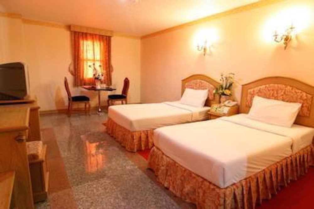 Нонтхабури: 13 Coins Hotel Ngam Wong Wan