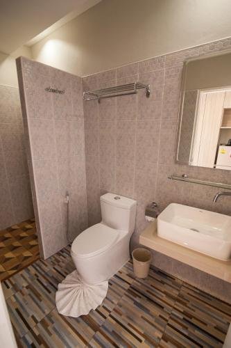 Тхаланг: Jula Service Apartment