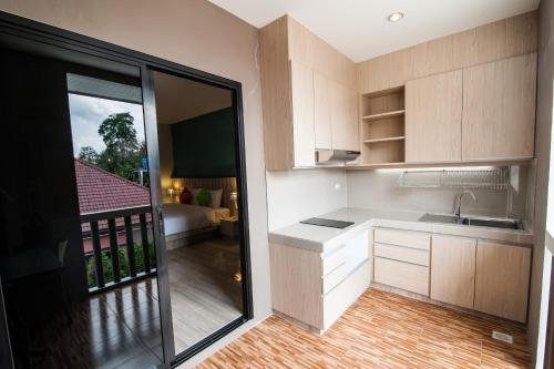 Тхаланг: Jula Service Apartment