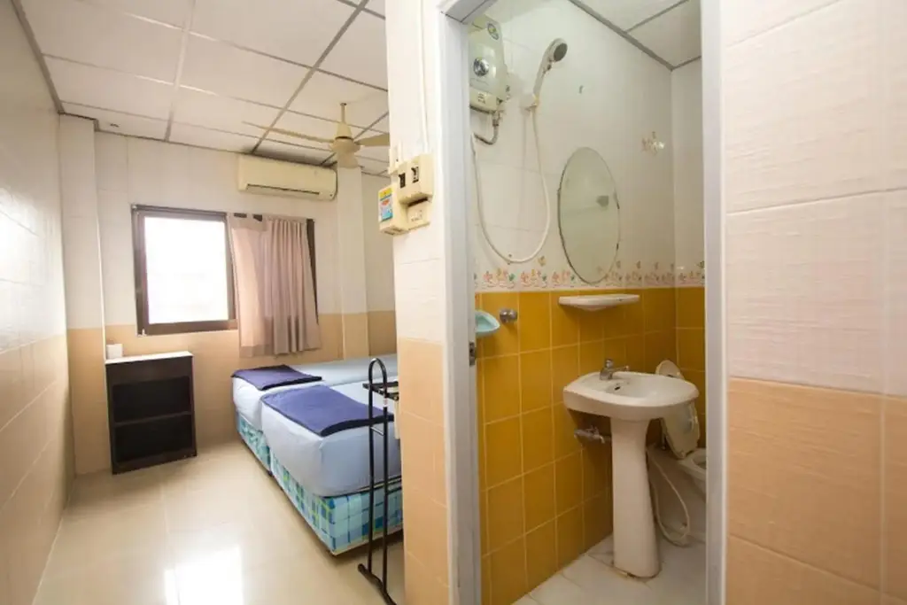 Бангкок: At Home Guest House