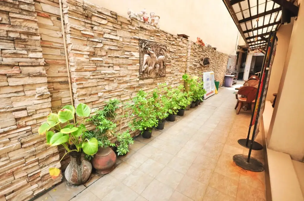 Бангкок: At Home Guest House