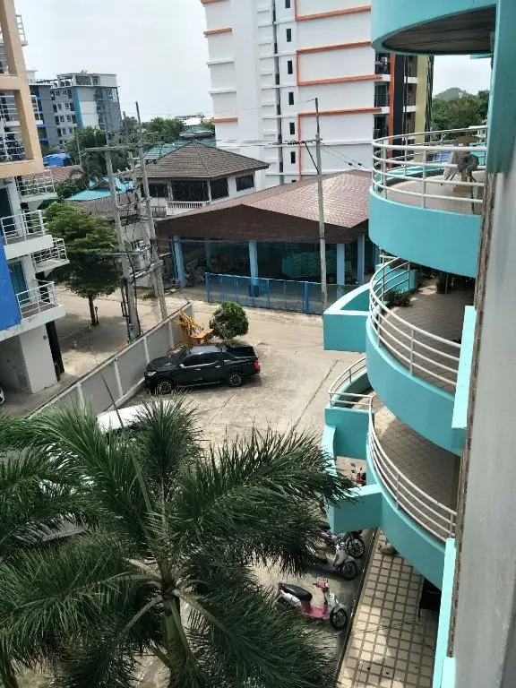 Чонбури: Lomsabai Apartments Chon Buri
