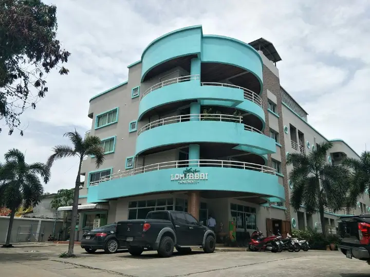 Чонбури: Lomsabai Apartments Chon Buri