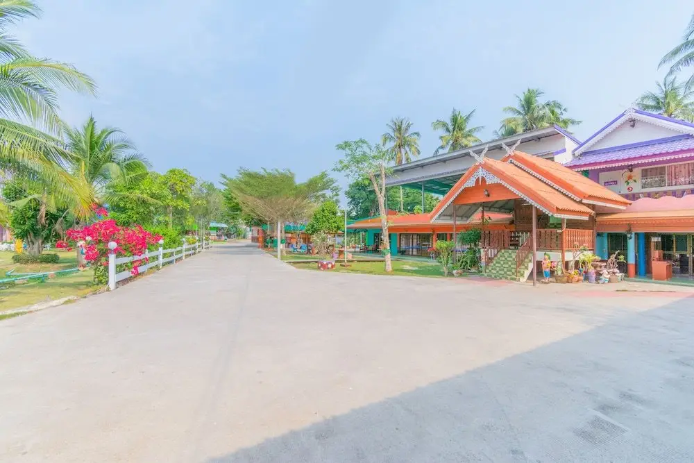 Пхетчхабури: Baandin Resort by OYO Rooms