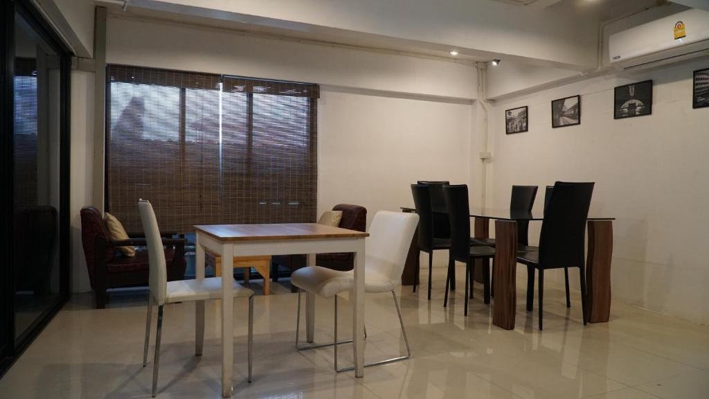 Бангкок: Nara Cafe and Hostel Don Mueang