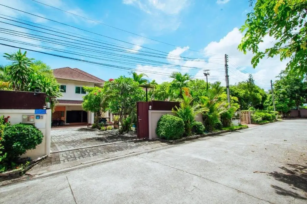 Паттайя: Captivating 3-bed Villa in Muang Pattaya