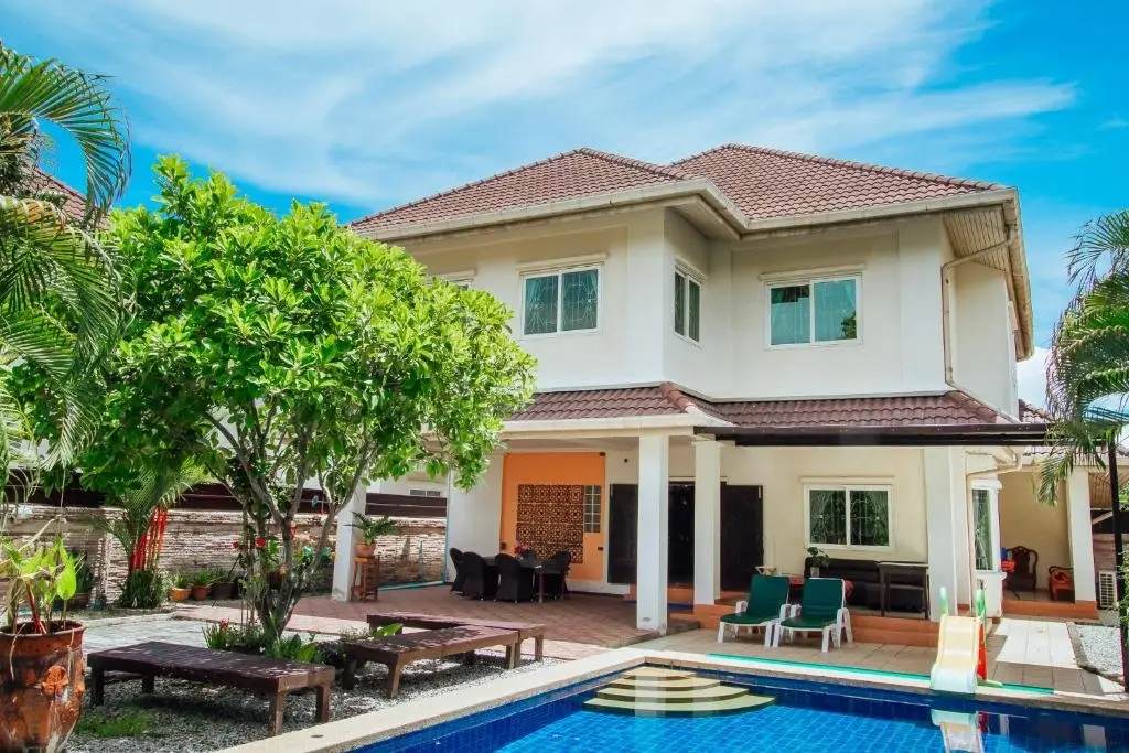Паттайя: Captivating 3-bed Villa in Muang Pattaya