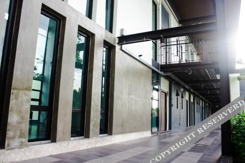 Рои Эт: De Vine House