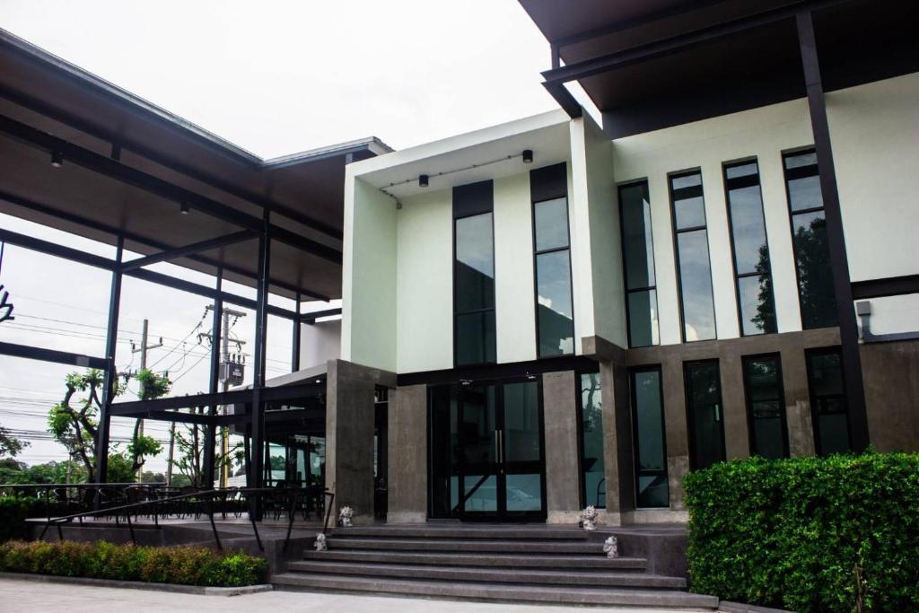 Рои Эт: De Vine House