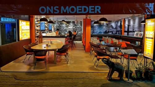 Паттайя: Ons Moeder Restaurant & Guesthouse - 3 (50 meters to the beach)