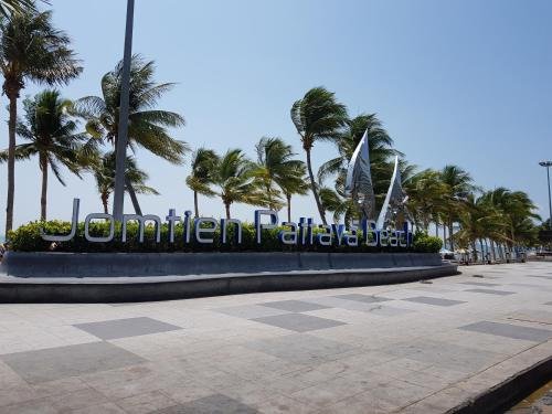 Паттайя: Ons Moeder Restaurant & Guesthouse - 3 (50 meters to the beach)