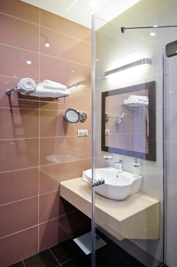 Новосибирск: Меблированные комнаты Apartello на Советской