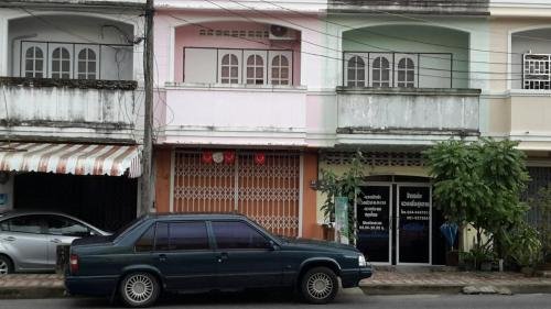 Паттани: Pink House