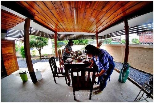 Си Самронг: nutcharee & pimnapa home stay