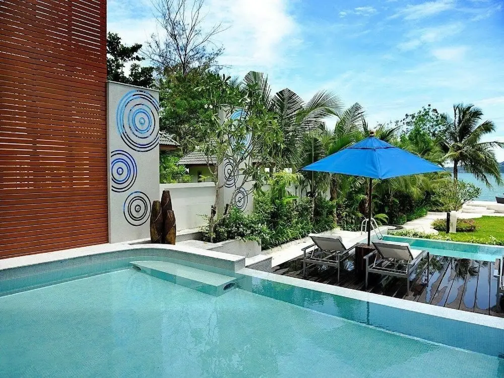 Тхаланг: Beachfront Phuket Seaview Suites
