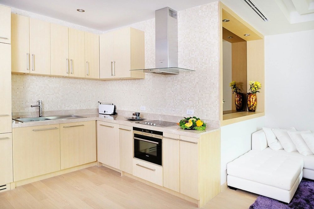 Beachfront Phuket Seaview Suites — фото 1