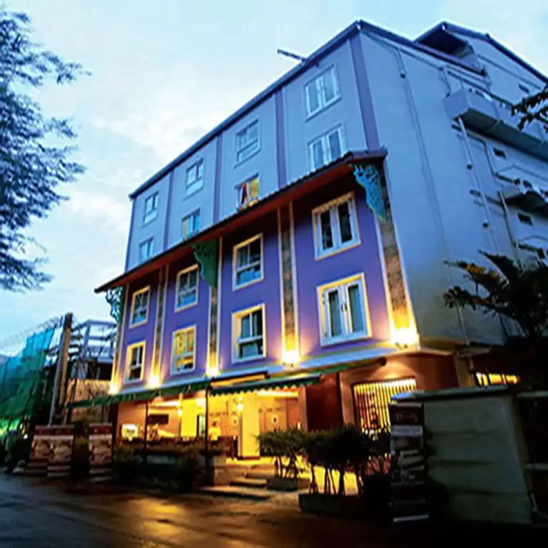 Sawasdee Hotel @ Sukhumvit Soi 8 — фото 1