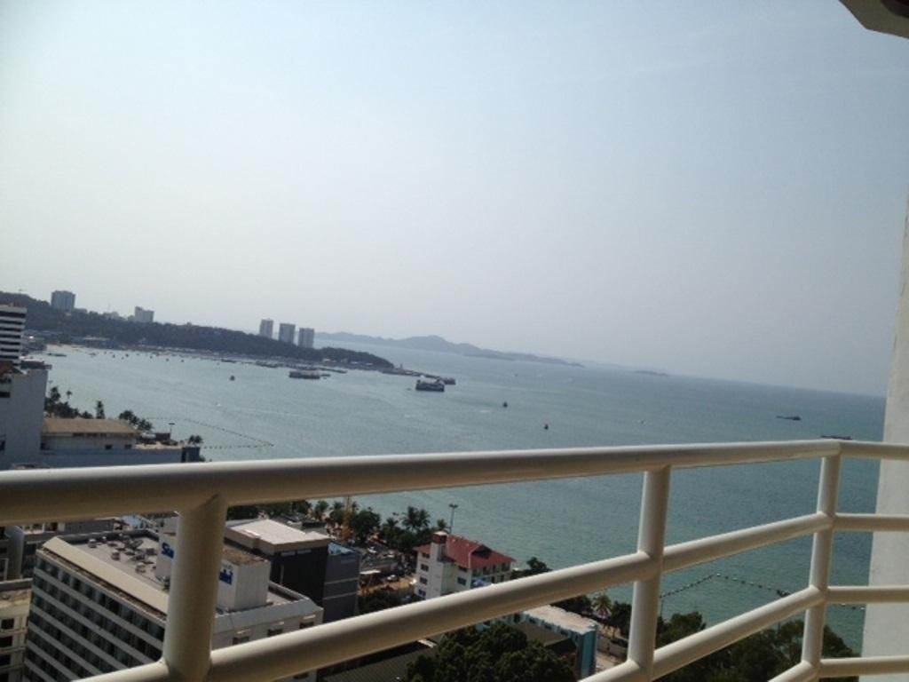 Паттайя: View Talay 6 Pattaya Beach Apartment by Honey