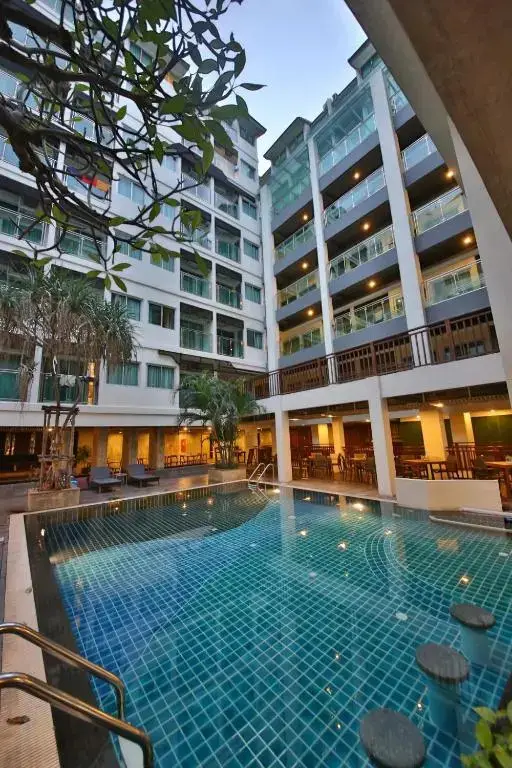 Паттайя: Отель Sunshine Hotel & Residences