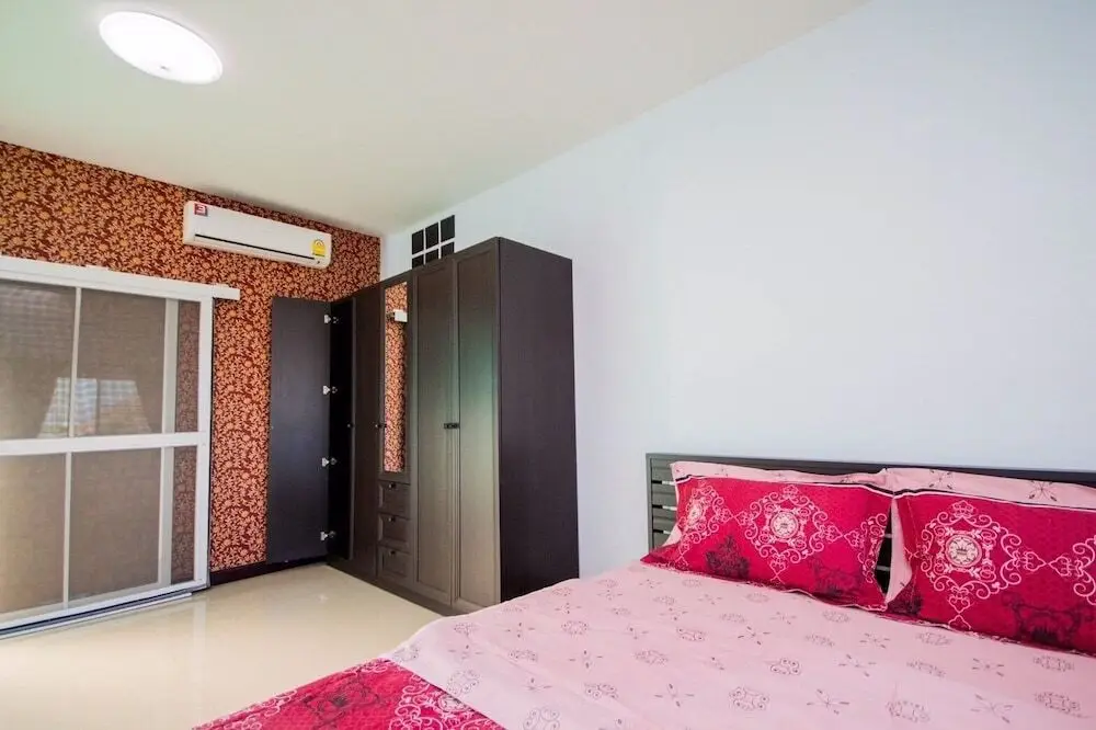 Кхлонг-Янг: RuenAiyara Apartment