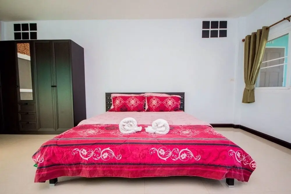 Кхлонг-Янг: RuenAiyara Apartment