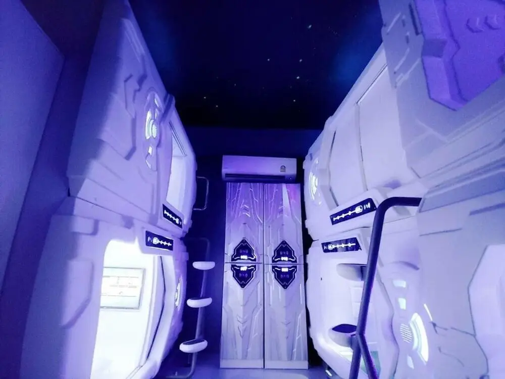 Бангкок: Met A Space Pod @ Asoke