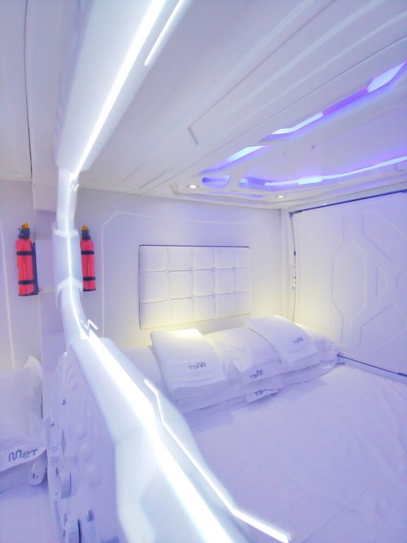 Бангкок: Met A Space Pod @ Asoke
