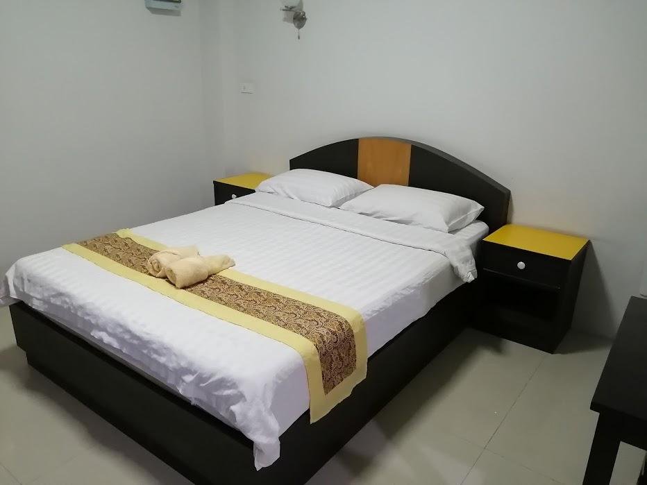 Транг: Charoen Apartment Hotel Trang