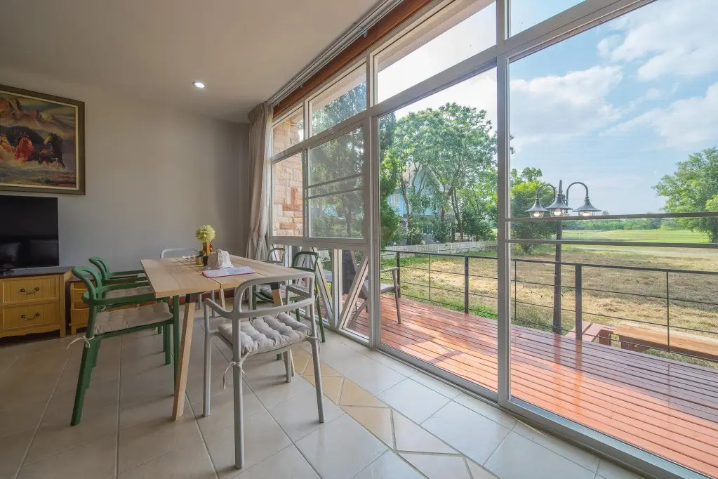 Кханонгпхра: Golf View Suite 2BR Entire Apartment @ Bonanza Khao Yai
