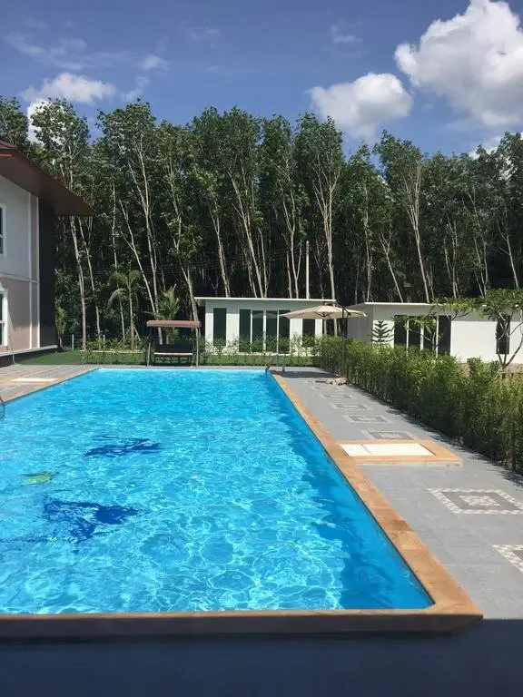 Лансака: Pool House Lansaka