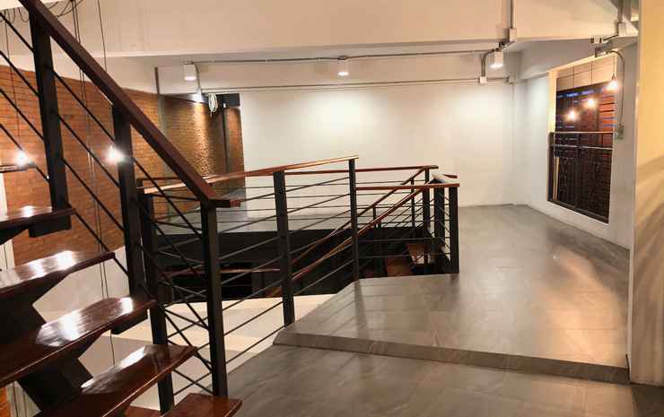 Пхитсанулок: Minimalist cafe and bed