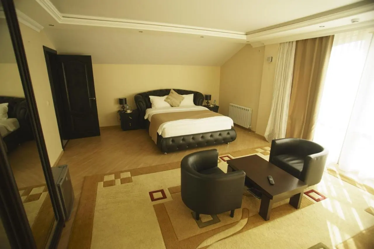 Новосибирск: Hotel MADO