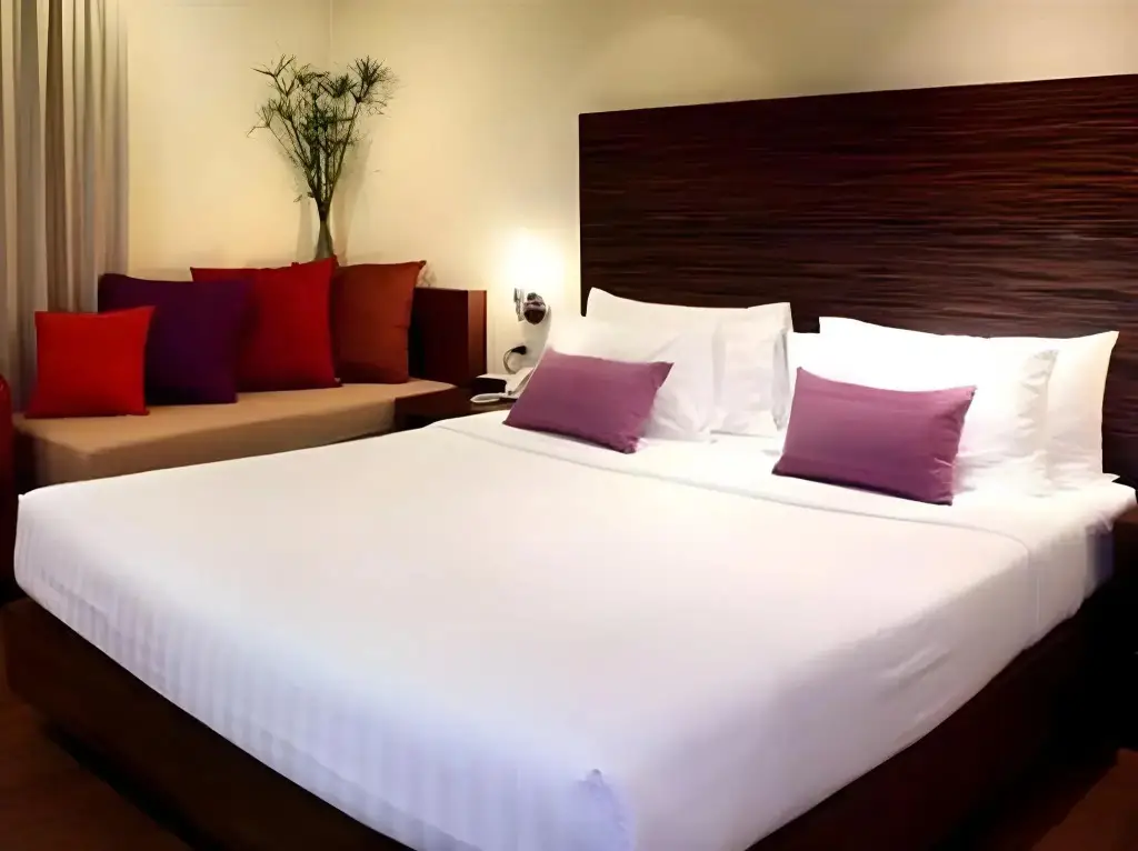 Бангкок: St. James Hotel