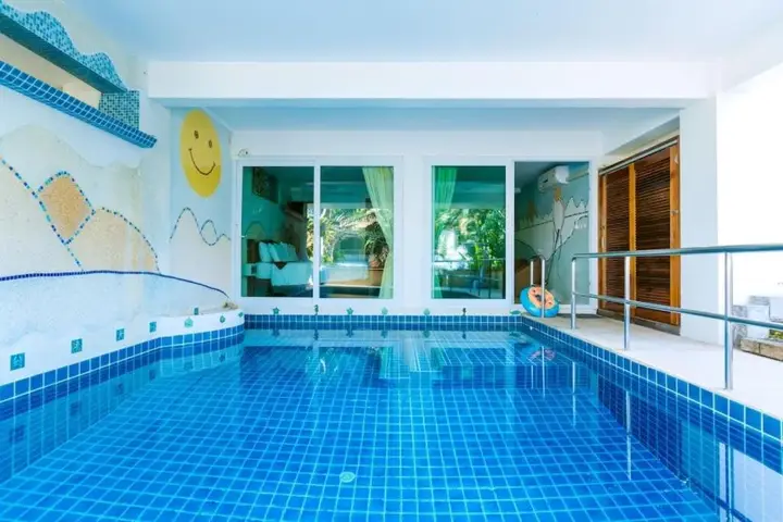 Кату: Patong Indigo cozy villa super sea view芭东五卧室无敌海景