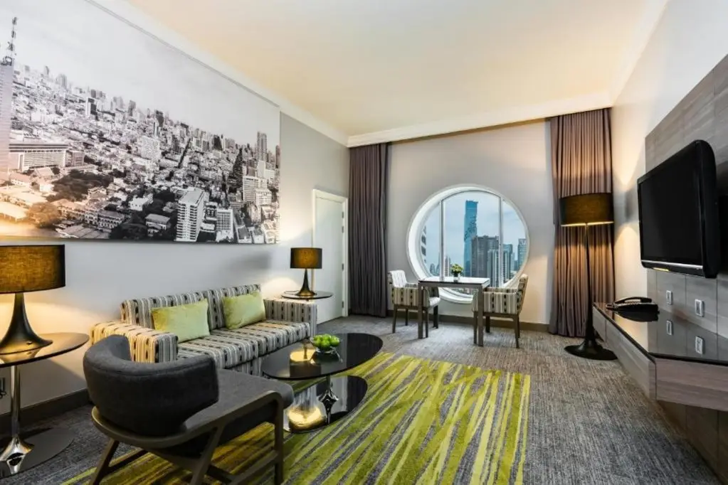Бангкок: Holiday Inn Bangkok Silom by IHG