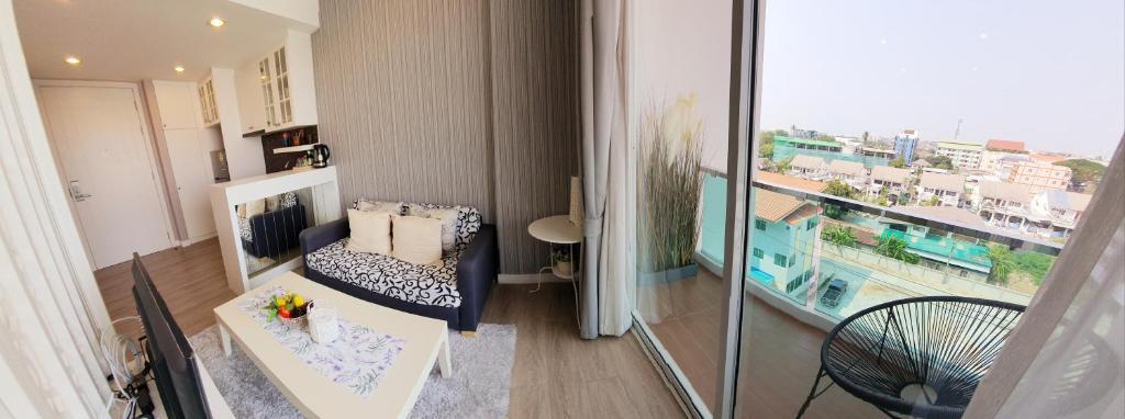 Чонбури: Sweet Seaview near beach & Toproop swimming pool