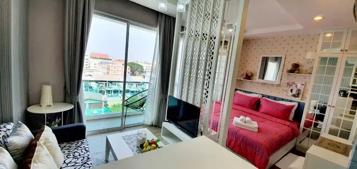 Чонбури: Sweet Seaview near beach & Toproop swimming pool