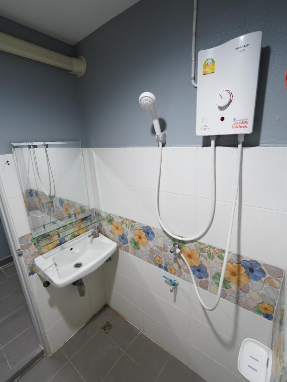 Тха Тум: RoomQuest Rojana Industrial Estate Prachinburi