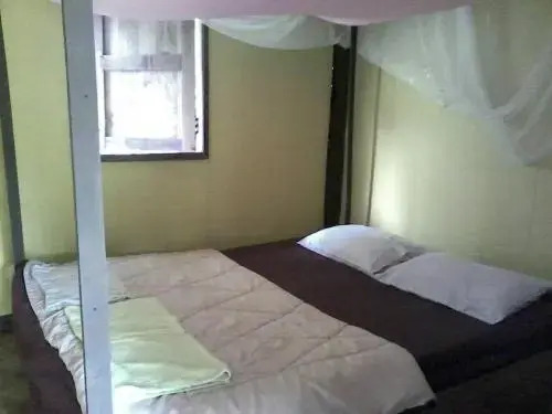 Кху Ра Бу Ри: Country Hut Riverside