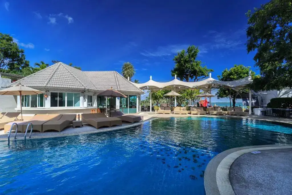 Паттайя: Pattaya Discovery Beach Hotel