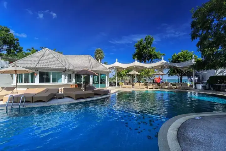 Паттайя: Pattaya Discovery Beach Hotel