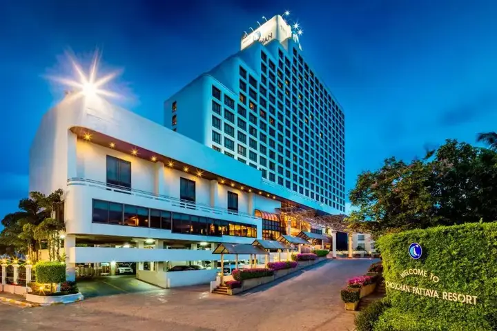 Паттайя: Отель Cholchan Pattaya Beach Resort