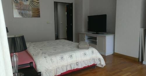 Муанг: Karon Hill One-bedroom Apartment