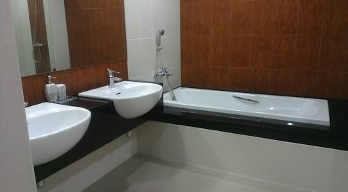 Муанг: Karon Hill One-bedroom Apartment
