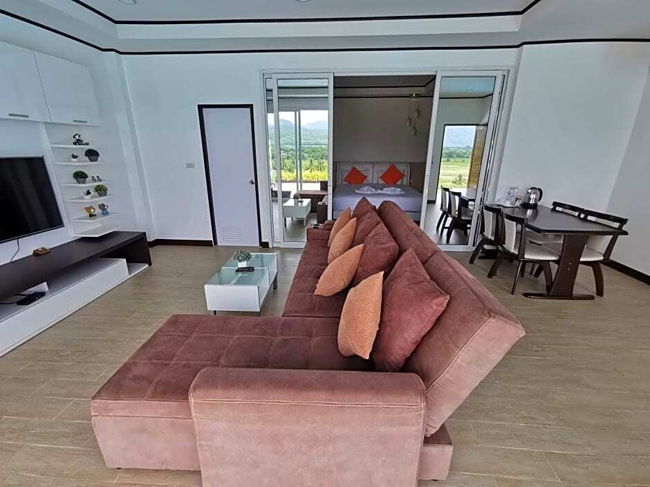 Пуа: C View Home