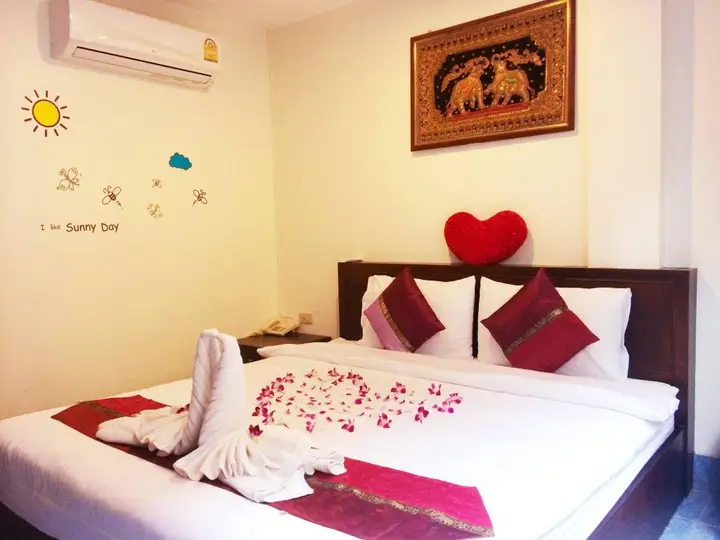 Кату: Patong Ours Guest House