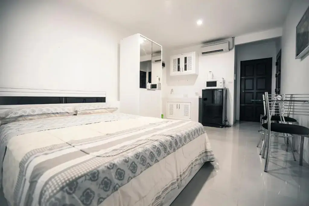 Муанг: Number 4 Phuket