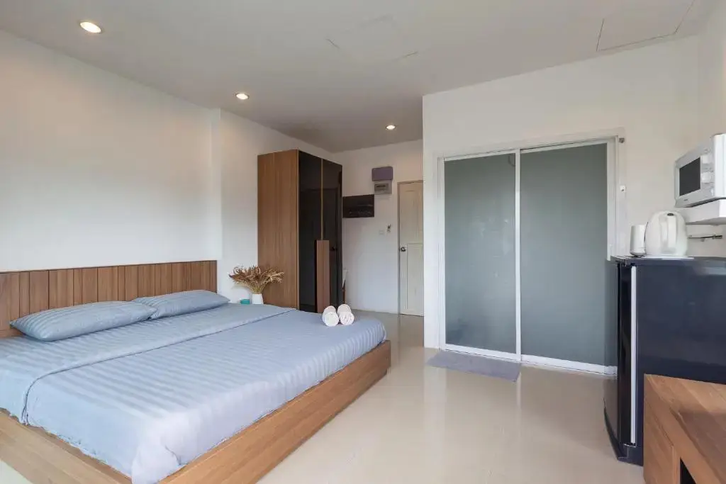 Муанг: Number 4 Phuket