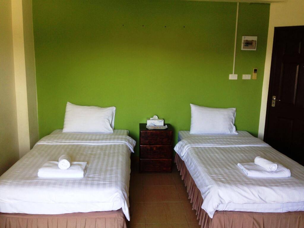 Чонбури: Yanadin Service Apartment