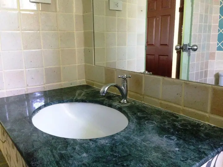 Чонбури: Yanadin Service Apartment
